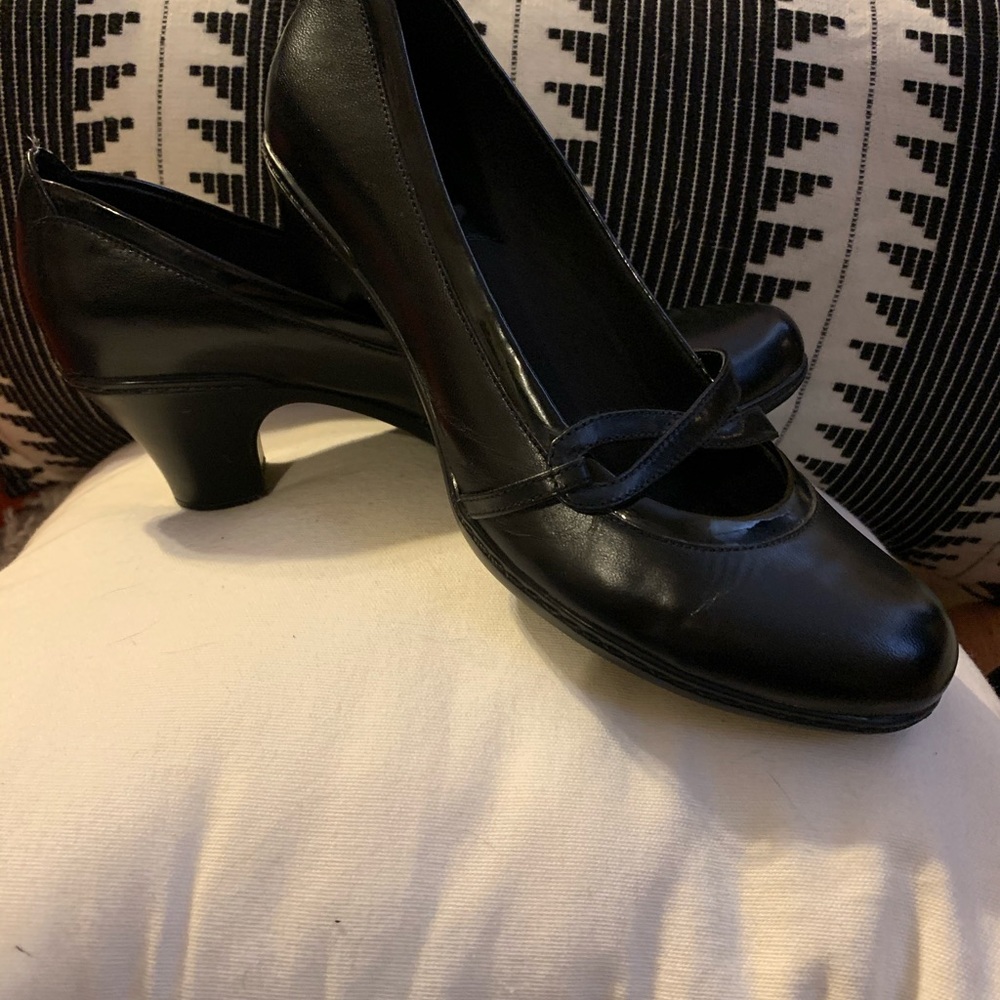 Clarks heels size 10